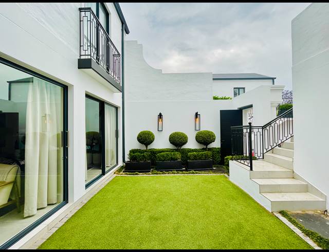 4 BEDROOM TOWNHOUSE RENTED IN HYDE PARK
